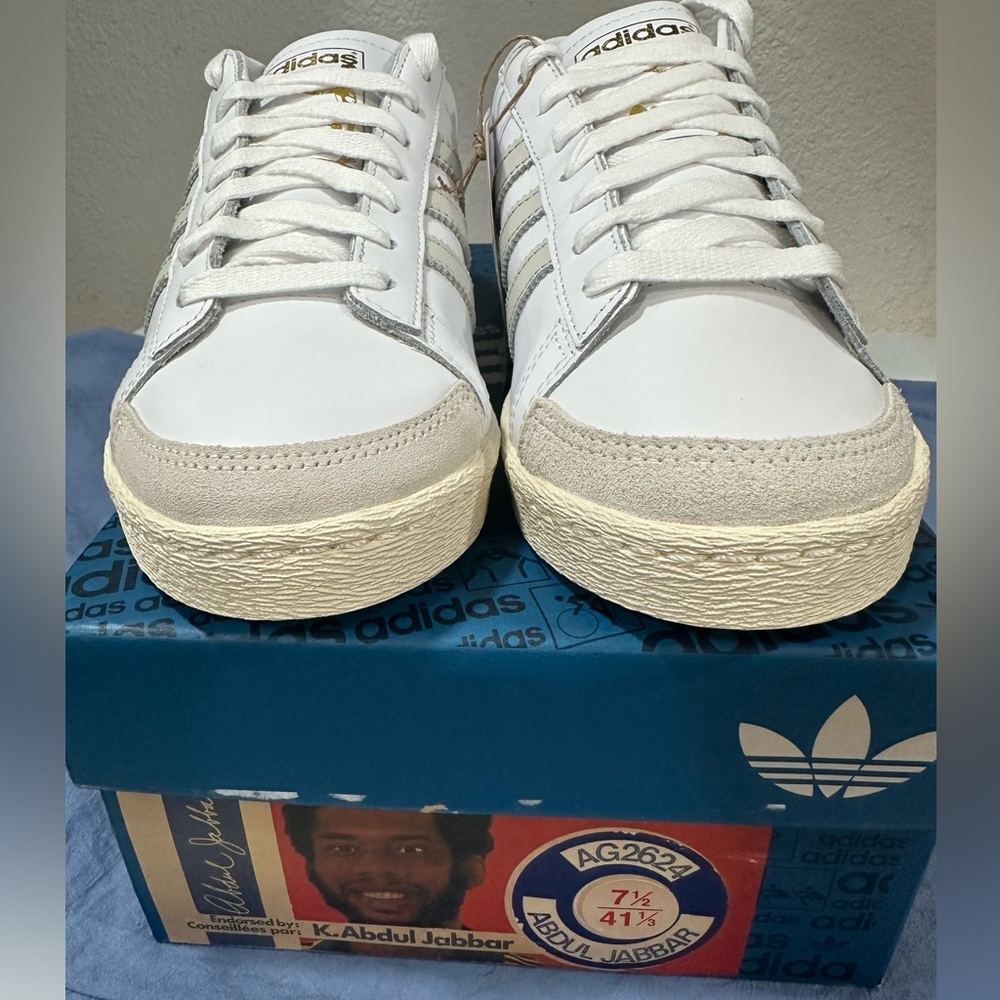 NIB Jabbar Lo. Adidas endorsed by:Kareem Abdul Jabbar. Size 8M 9W